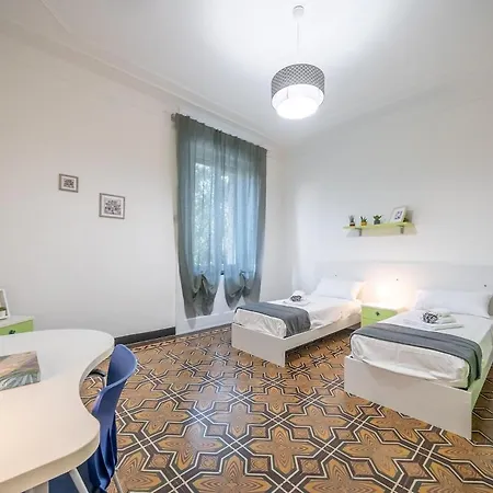 Next Stop - 3 Bedrooms Facing The Station