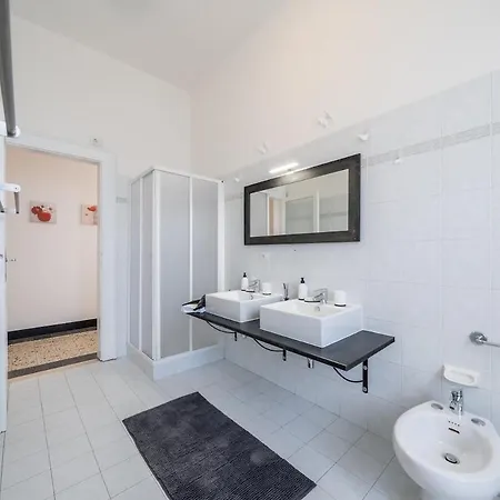 アパート Next Stop - 3 Bedrooms Facing The Station