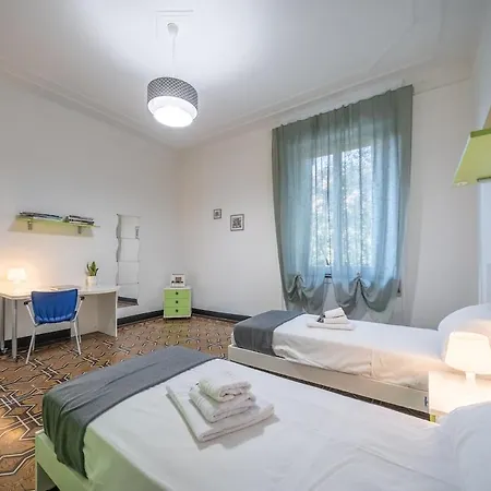 Next Stop - 3 Bedrooms Facing The Station * モデナ